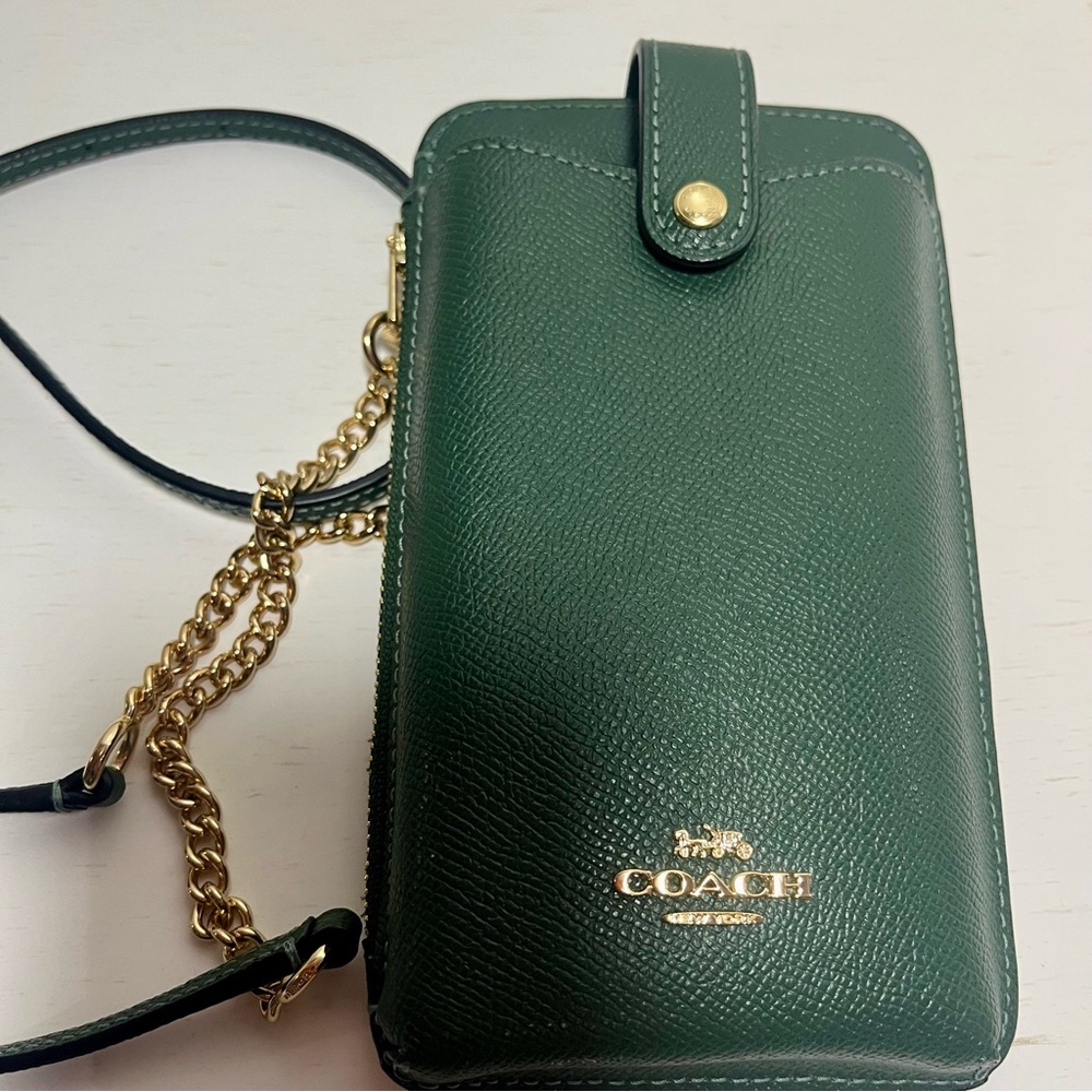 ☘️Coach Emerald Leather Phone Crossbody with Chain - Like New - Picture 7 of 9
